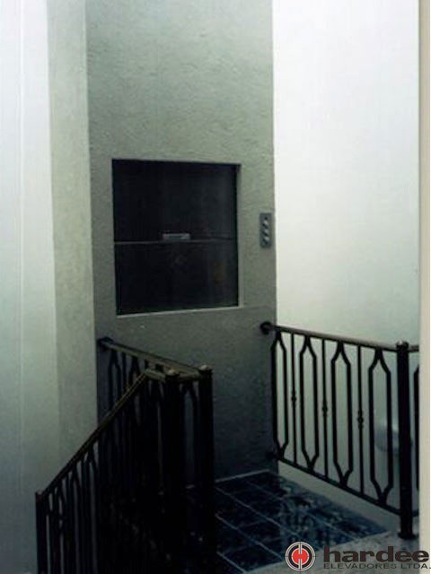 Elevador monta carga residencial